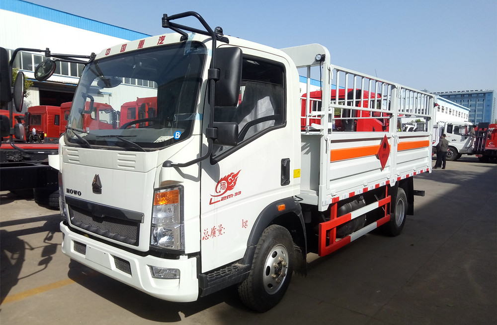 重汽豪沃4.1米(藍(lán)牌)氣瓶車(chē)